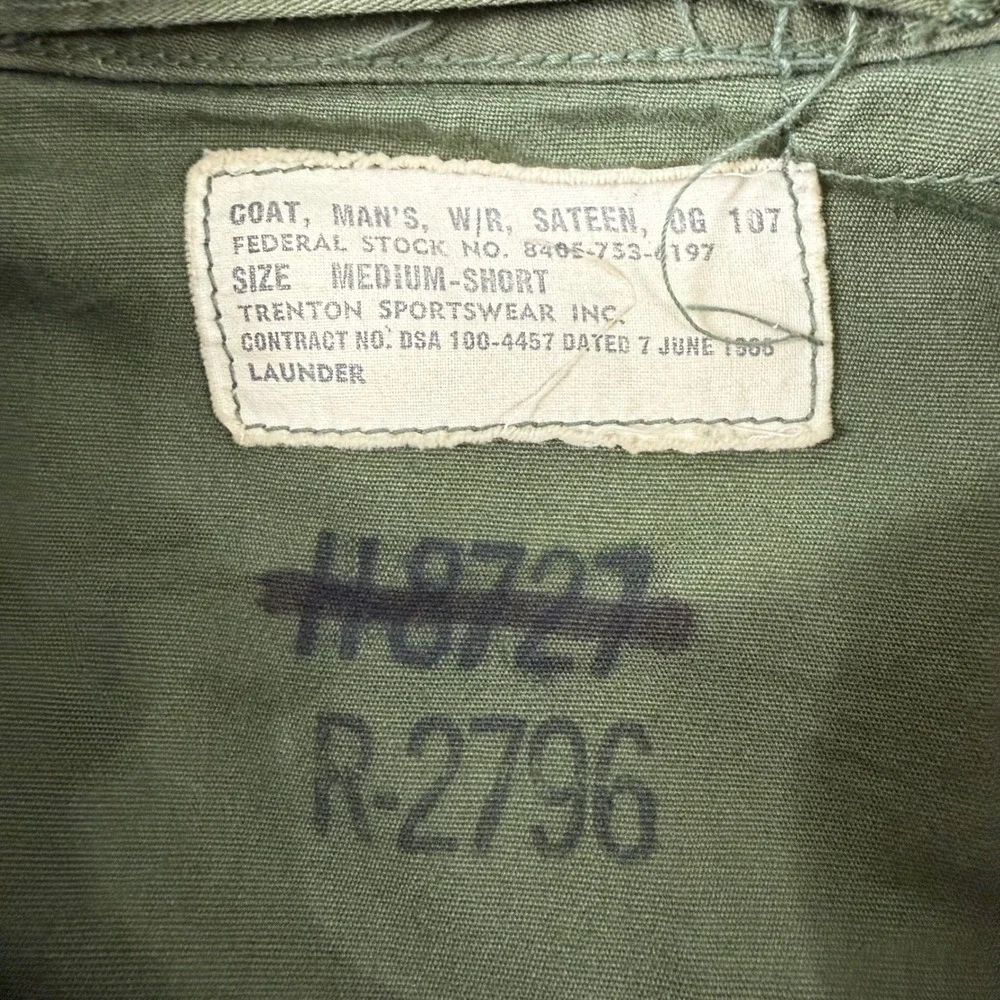Vintage 1960s Vietnam War OG-107 Sateen Field Coat Medium Short Olive Green